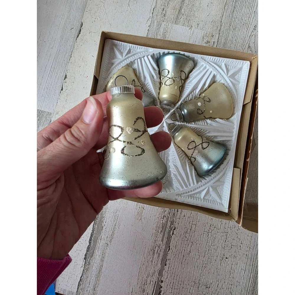N/A ornament about